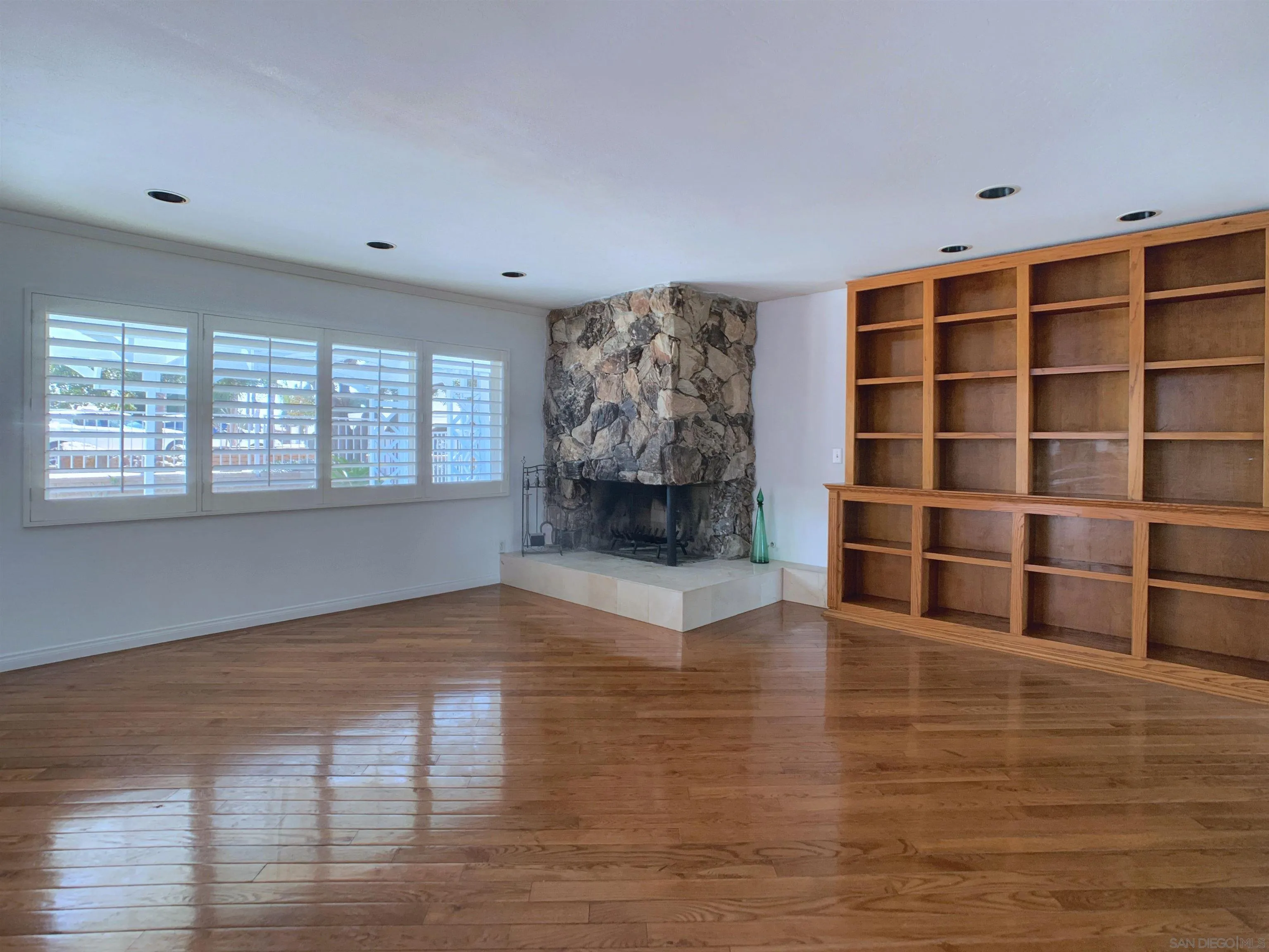 3606 Hartzel Drive Spring Valley, CA 91977 - Photo 24 of 75 Living Room