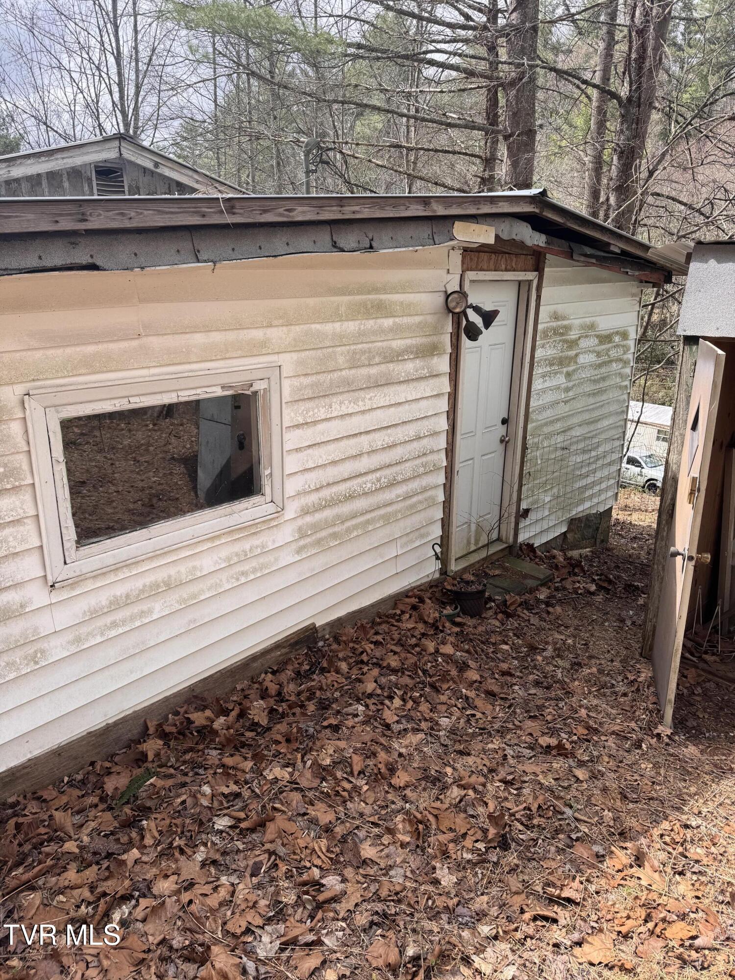 1096 Dry Creek Road Elizabethton, TN 37643 - Photo 3 of 6 IMG_2541