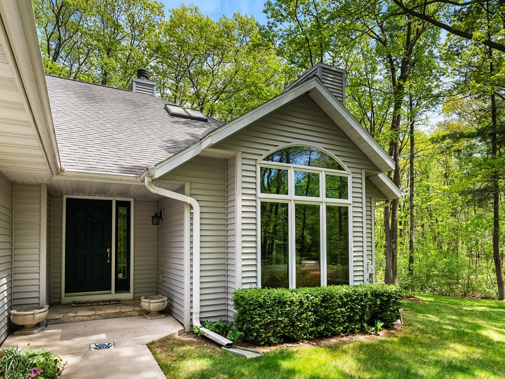 5361 East Pine Tree Road Sturgeon Bay, WI 54235 - Photo 2 of 52
