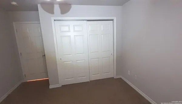 $805 | 112 Lone Oak, Unit D201, Floresville, TX 78114