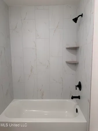 $409,900 | 3617 Kreunen Street, Nesbit, MS 38651