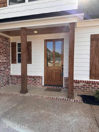 $409,900 | 3617 Kreunen Street, Nesbit, MS 38651