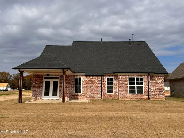 $409,900 | 3617 Kreunen Street, Nesbit, MS 38651