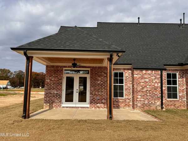 $409,900 | 3617 Kreunen Street, Nesbit, MS 38651