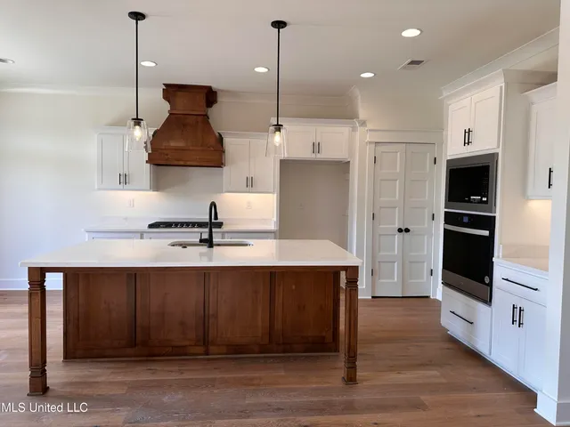 $409,900 | 3617 Kreunen Street, Nesbit, MS 38651