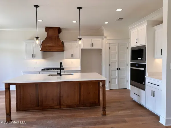 $409,900 | 3617 Kreunen Street, Nesbit, MS 38651