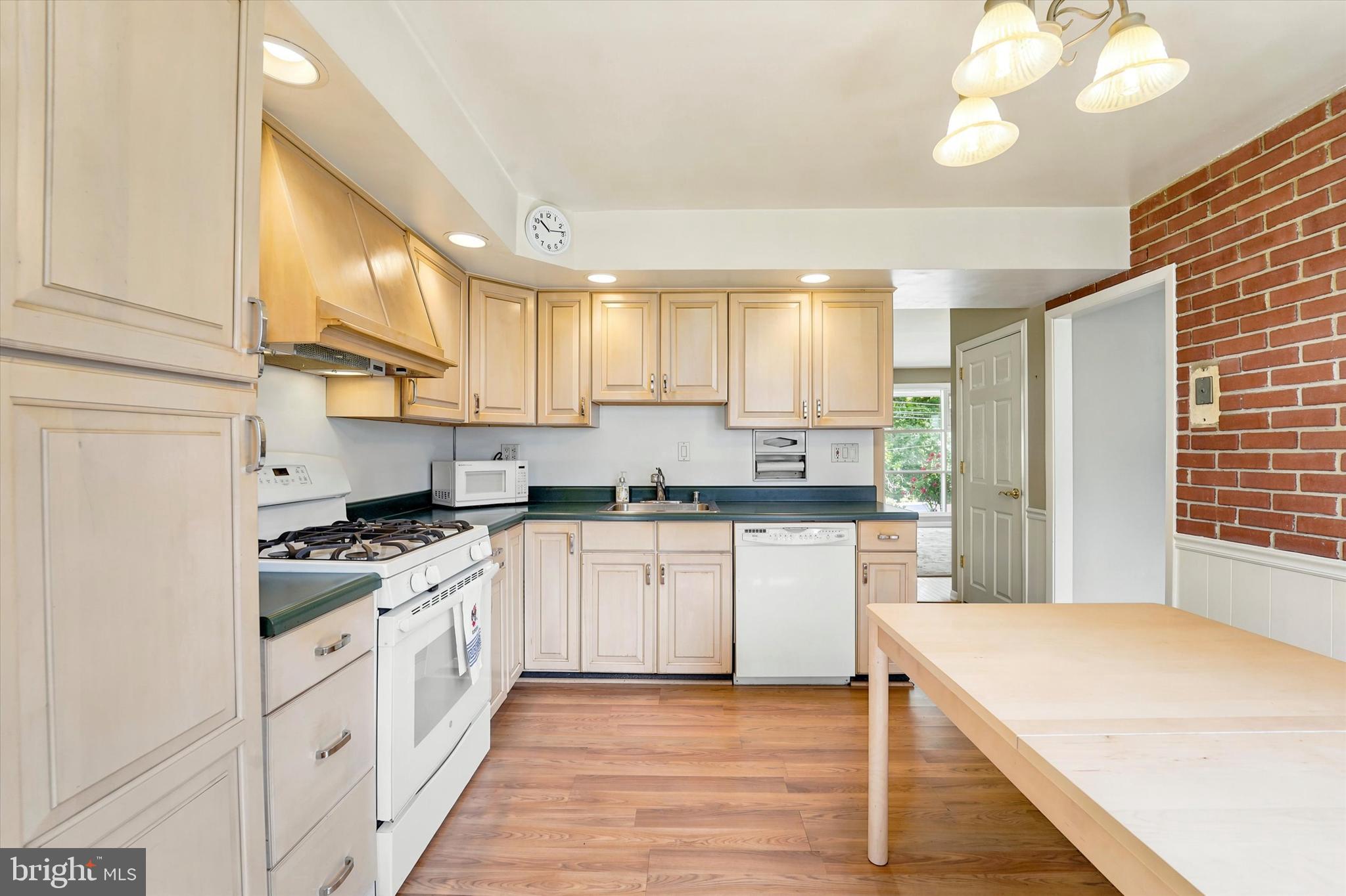 303 Glendale Road Havertown, PA 19083 - Photo 12 of 38