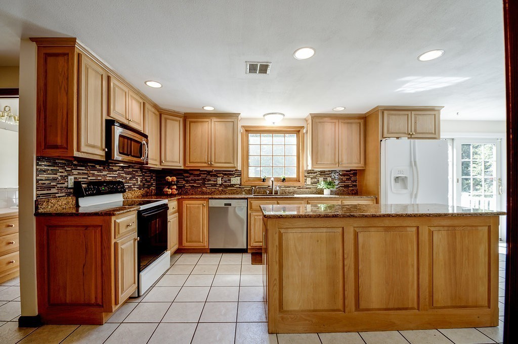 2 Crystal Hill Road Plaistow, NH 03865 - Photo 3 of 27 Gallery Image 3