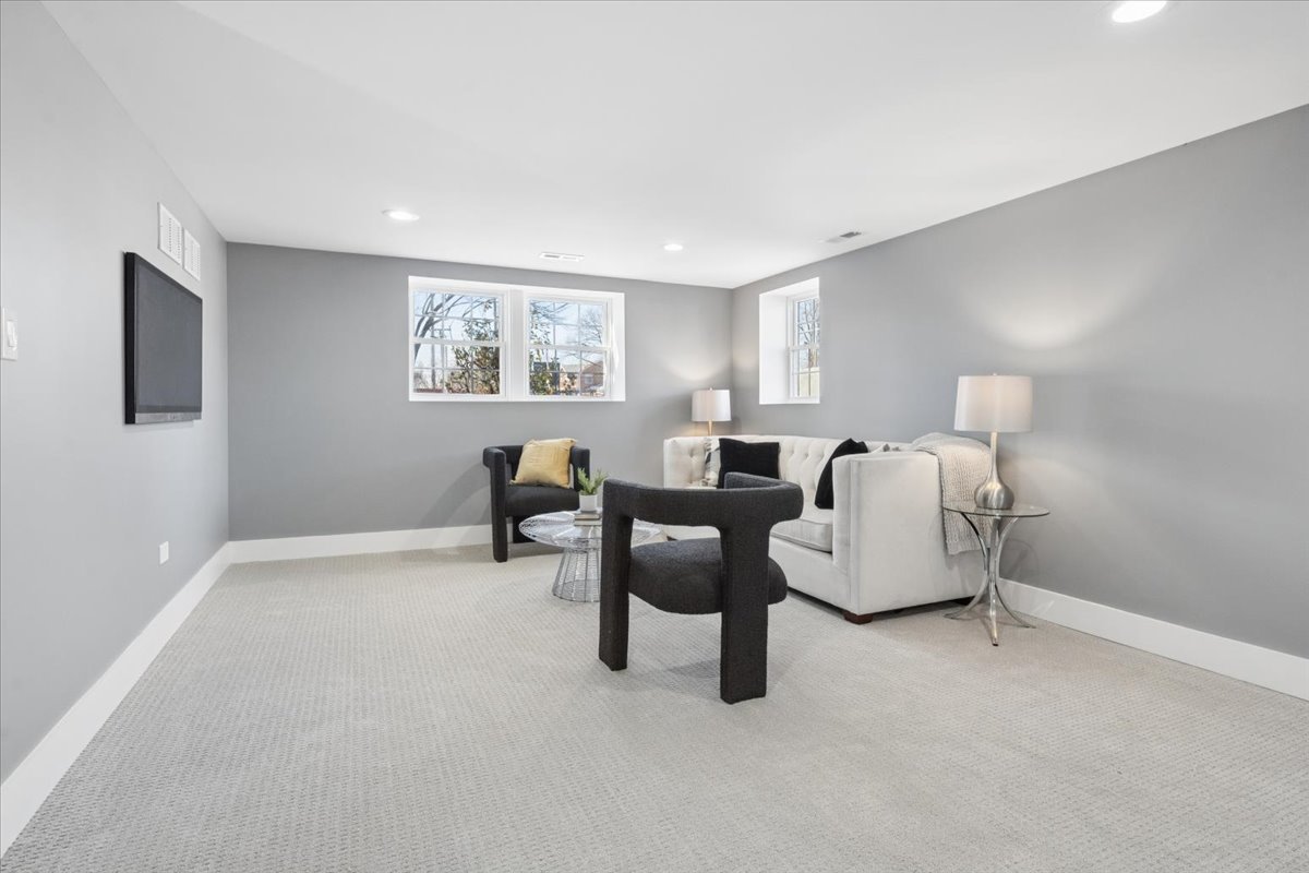 777 Spring Road Elmhurst, IL 60126 - Photo 27 of 49