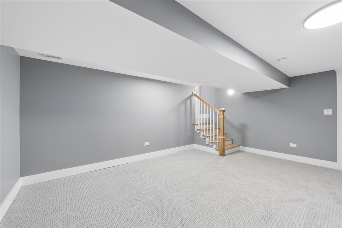 777 Spring Road Elmhurst, IL 60126 - Photo 30 of 49