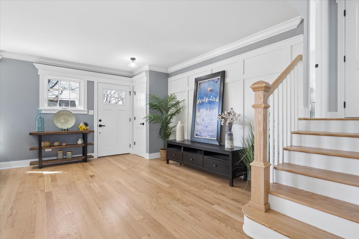 777 Spring Road Elmhurst, IL 60126 - Photo 4 of 49