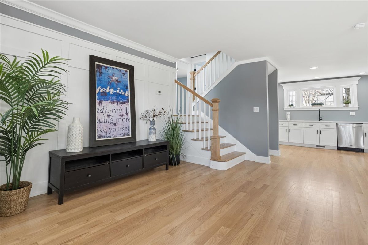 777 Spring Road Elmhurst, IL 60126 - Photo 5 of 49