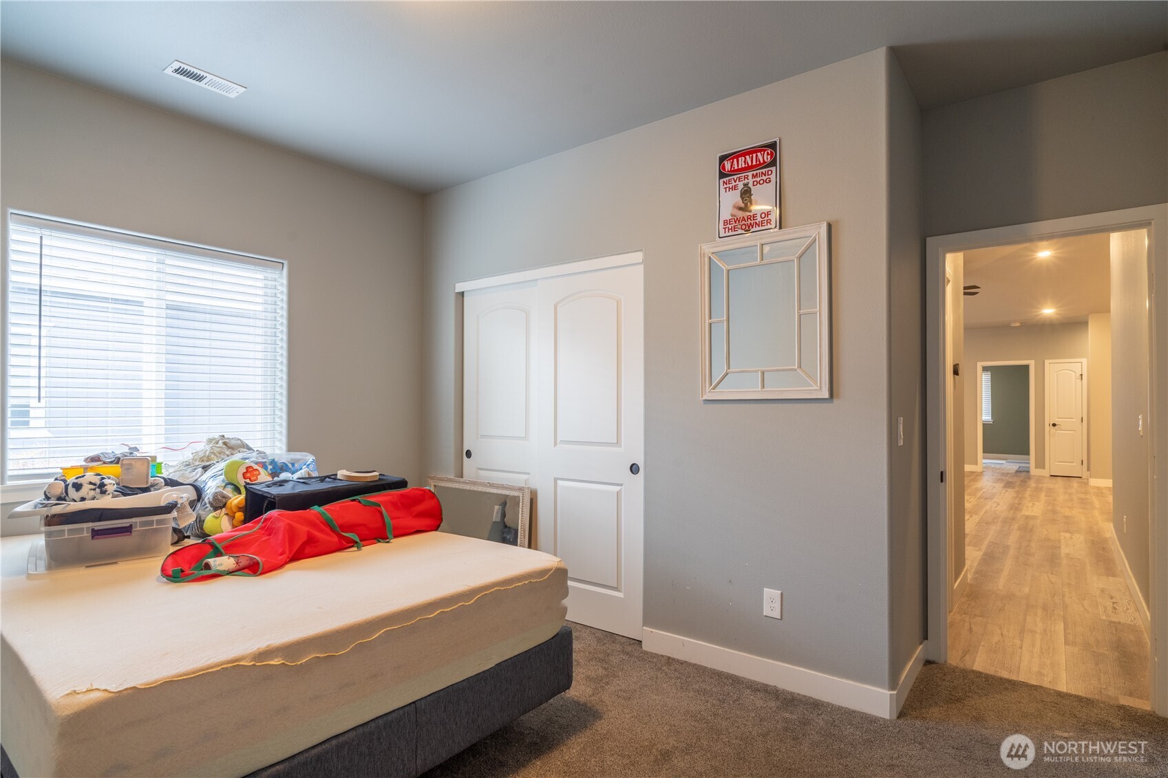 352 East Davis Street Connell, WA 99326 - Photo 20 of 35 a bedroom with a bed and a window