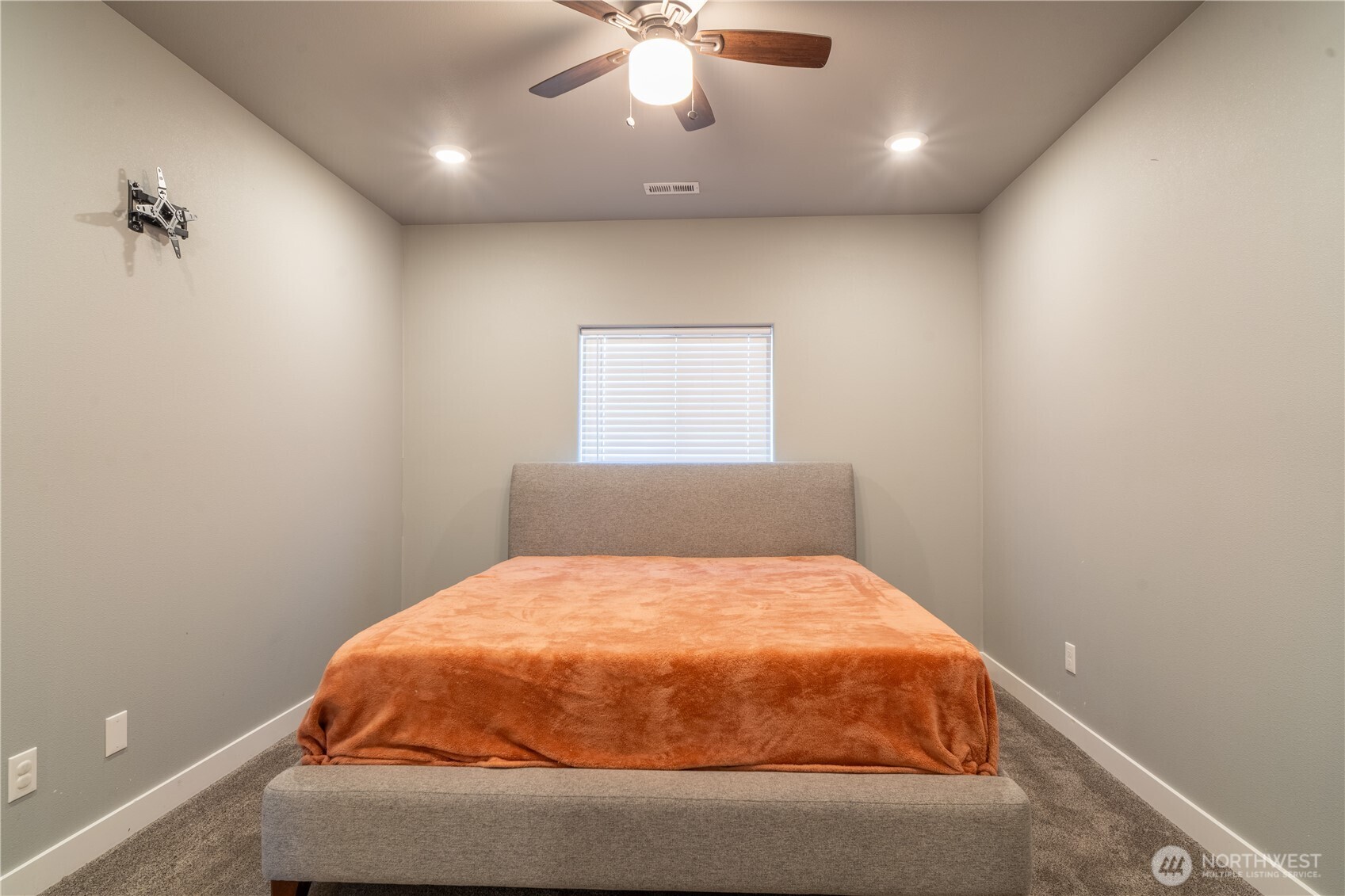 352 East Davis Street Connell, WA 99326 - Photo 23 of 40 a bed in a room next to a white wall