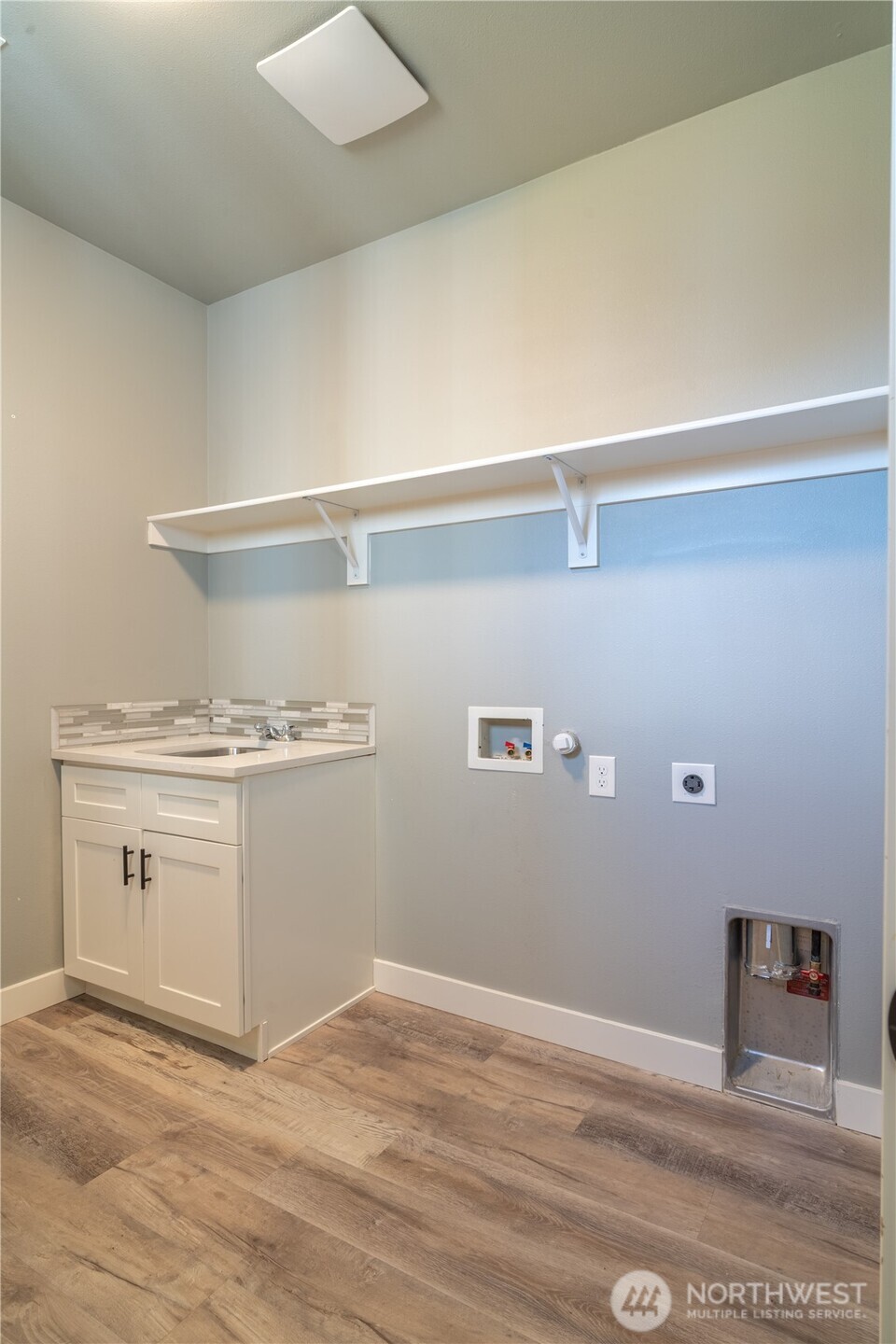 352 East Davis Street Connell, WA 99326 - Photo 38 of 40 a view of storage and utility room
