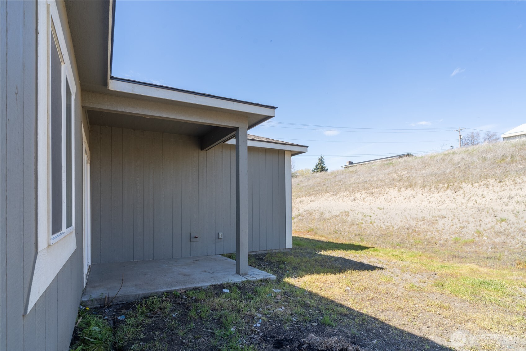 352 East Davis Street Connell, WA 99326 - Photo 6 of 40 a view of back yard of the house