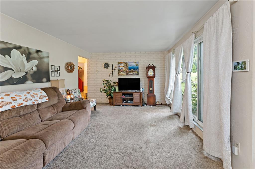 2325 Crestview Road Pittsburgh, PA 15216 - Photo 9 of 37 Gallery Image 9