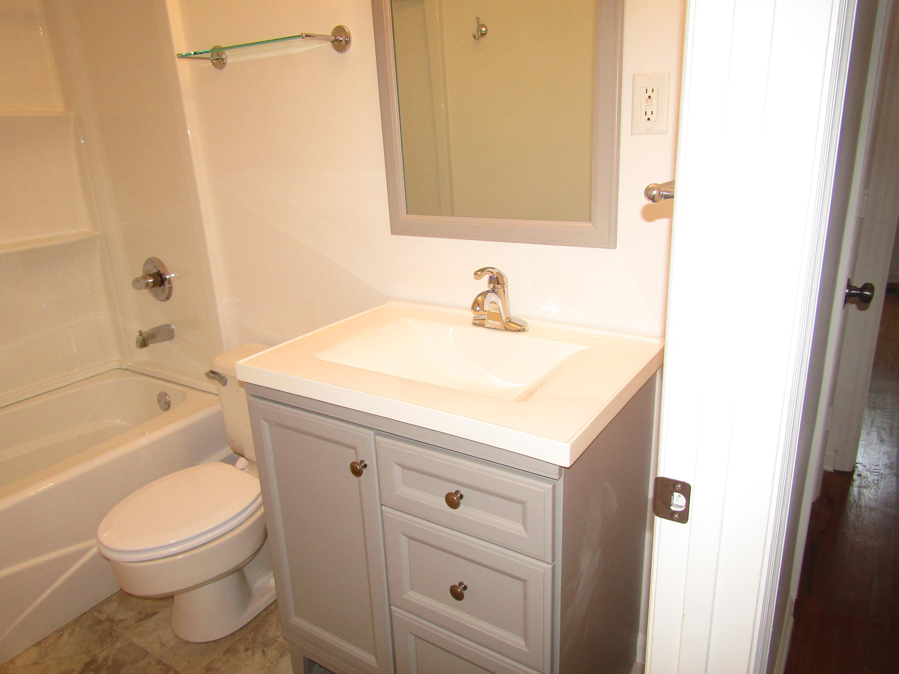6103 Vance Road Chattanooga, TN 37421 - Photo 15 of 21 Madaris, 6103 Vance Rd- Bathroom3