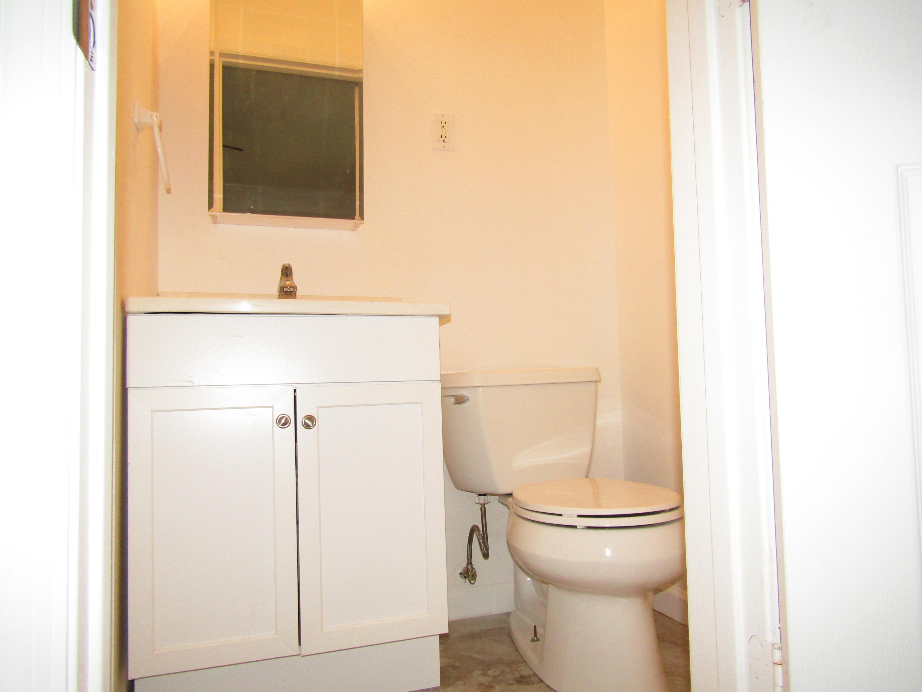 6103 Vance Road Chattanooga, TN 37421 - Photo 18 of 21 Madaris, 6103 Vance Rd- Half Bathroom