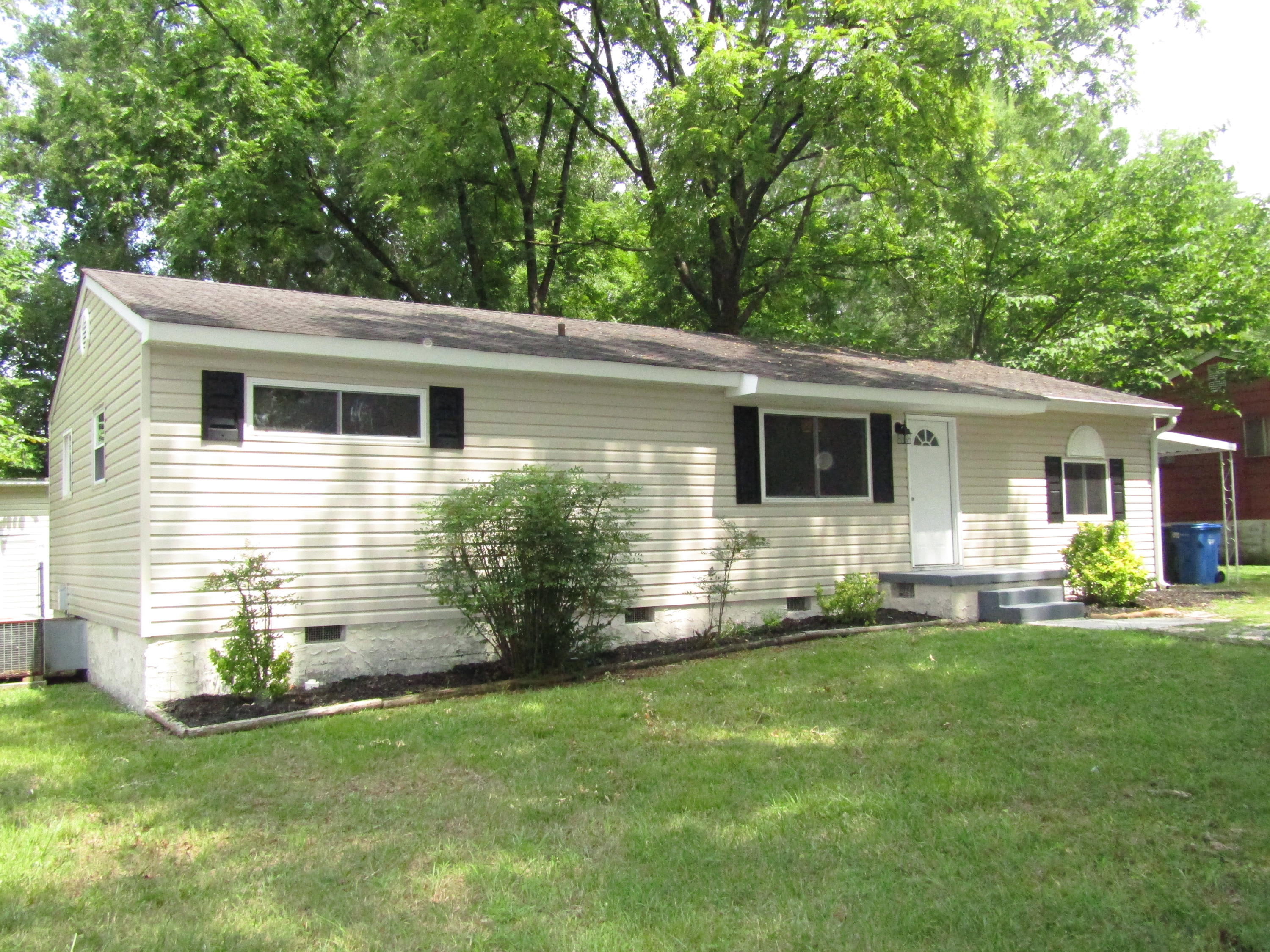 6103 Vance Road Chattanooga, TN 37421 - Photo 2 of 21 Madaris, 6103 Vance Rd- Side