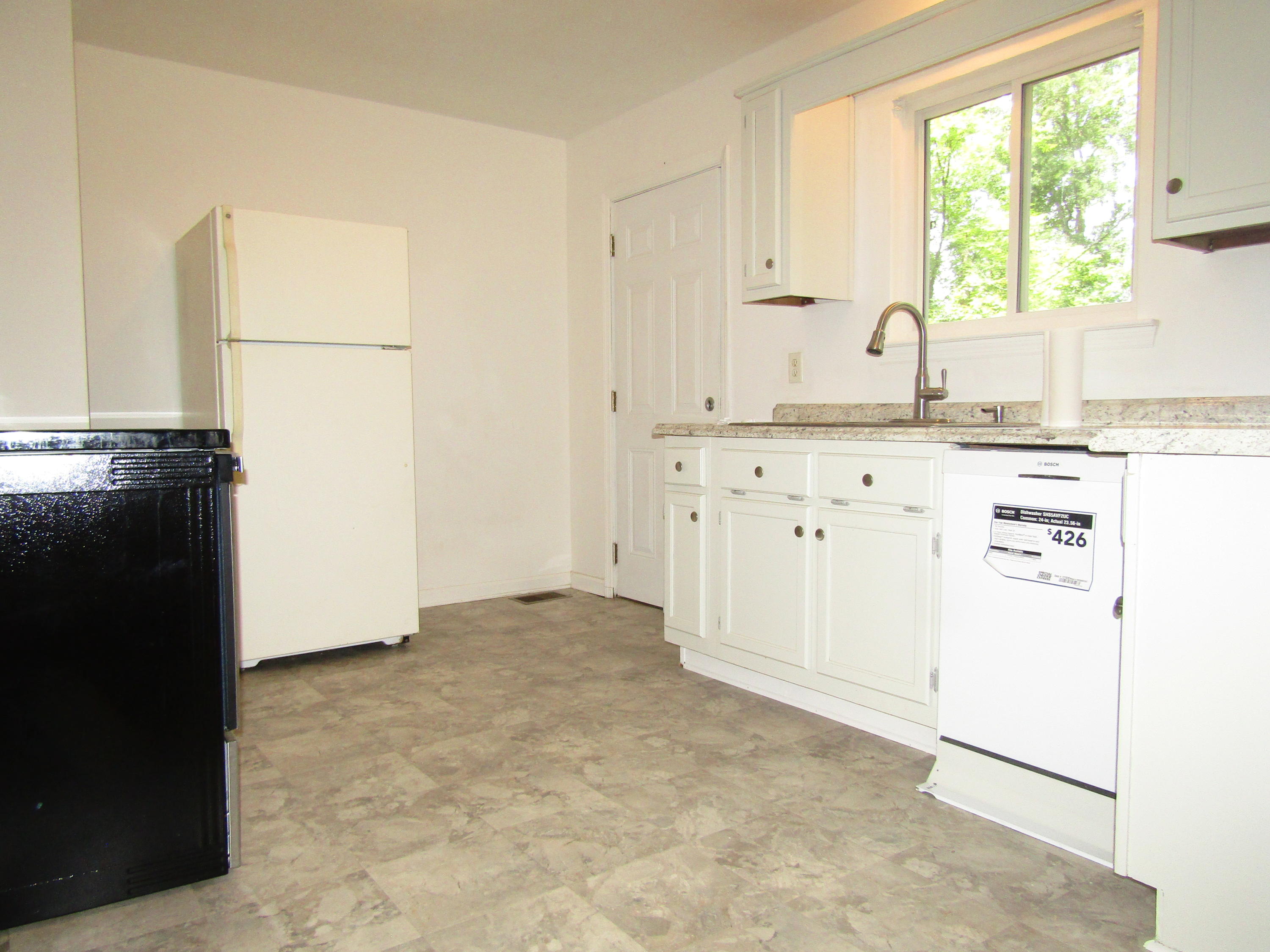 6103 Vance Road Chattanooga, TN 37421 - Photo 9 of 21 Madaris, 6103 Vance Rd- Kitchen3