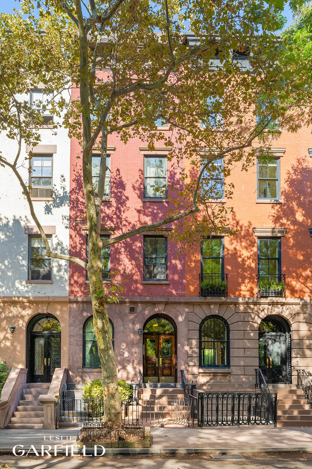 485 West 22nd Street Manhattan, NY 10011 - Photo 17 of 20 a front view of a building with street