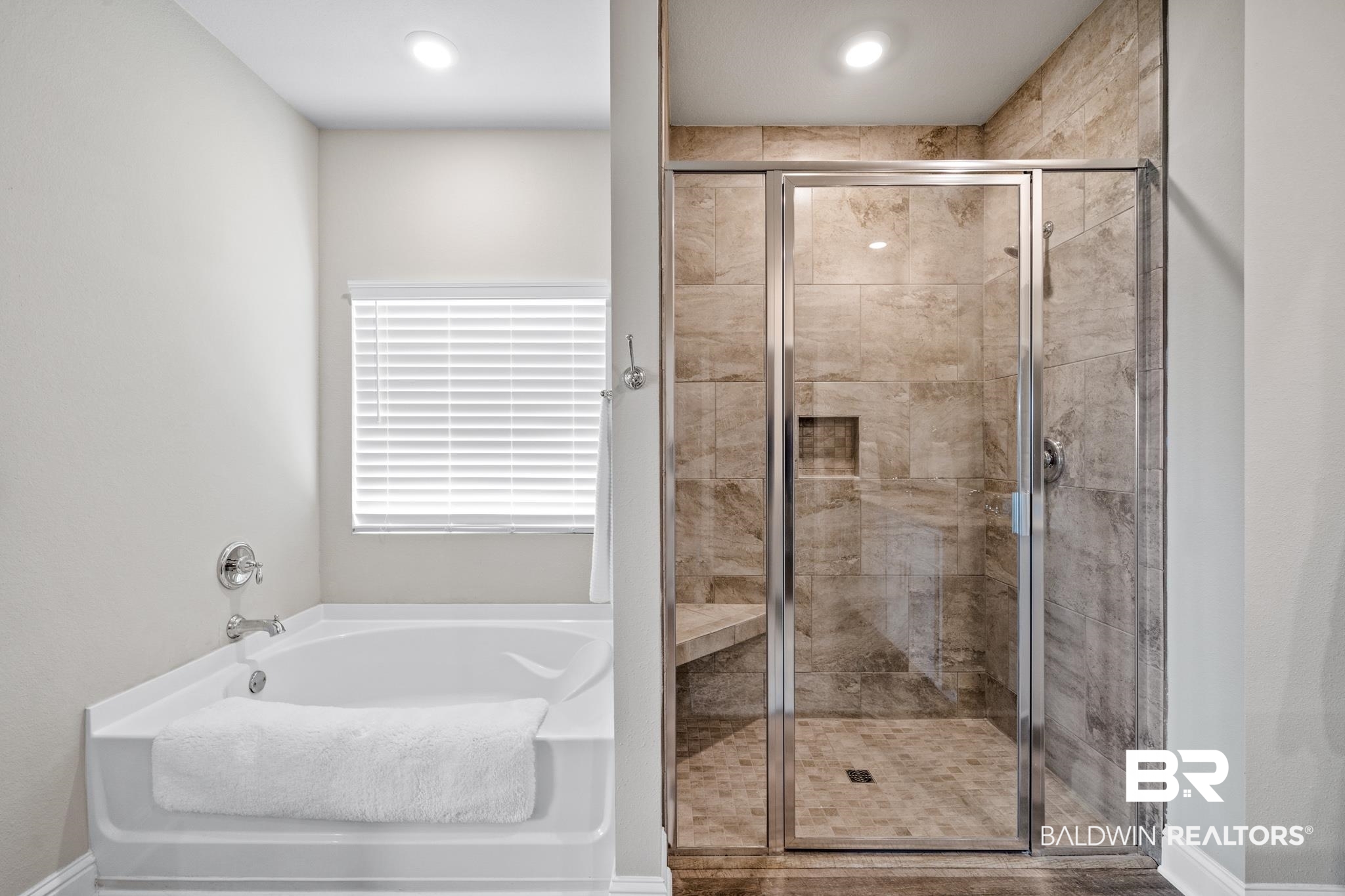 8481 Bronze Lane Foley, AL 36535 - Photo 28 of 42 Double vanity, jetted tup tiled shower