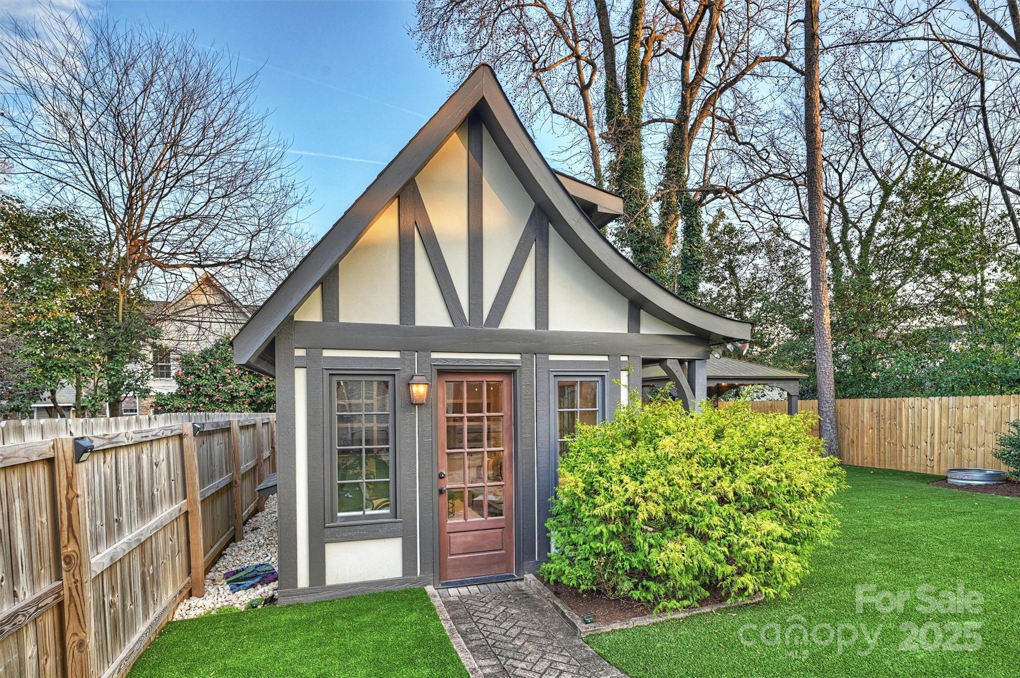 1914 Club Road Charlotte, NC 28205 - Photo 30 of 40 a front view of house with yard and green space