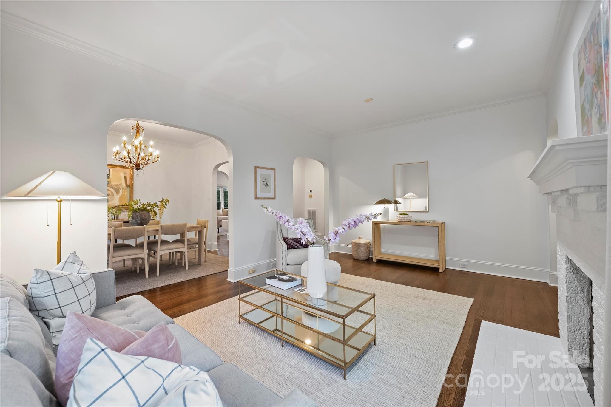 1914 Club Road Charlotte, NC 28205 - Photo 7 of 40 a living room with furniture