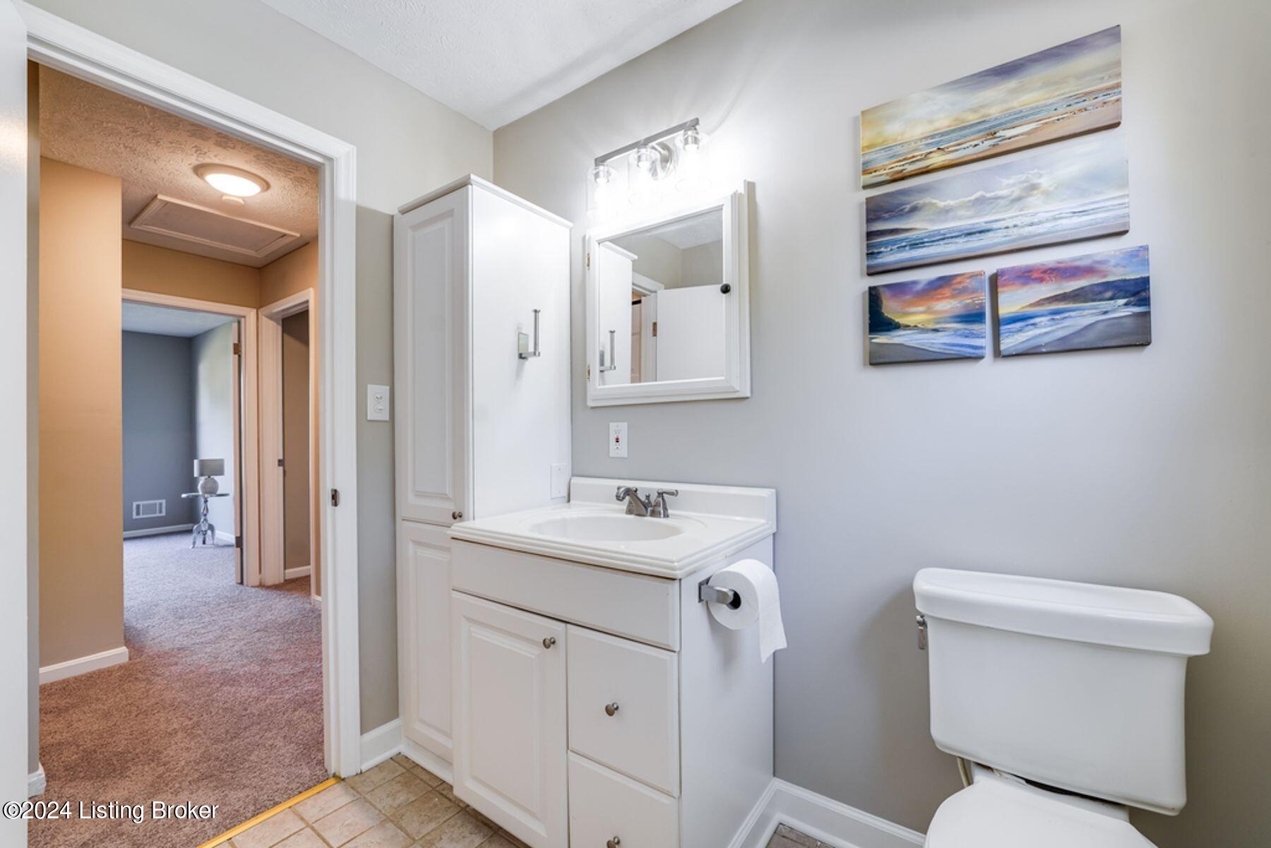 4511 Gaudet Road Jeffersontown, KY 40299 - Photo 32 of 47 3rd floor FULL BATH