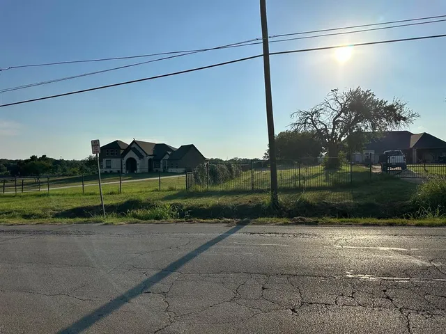 a view of a back yard