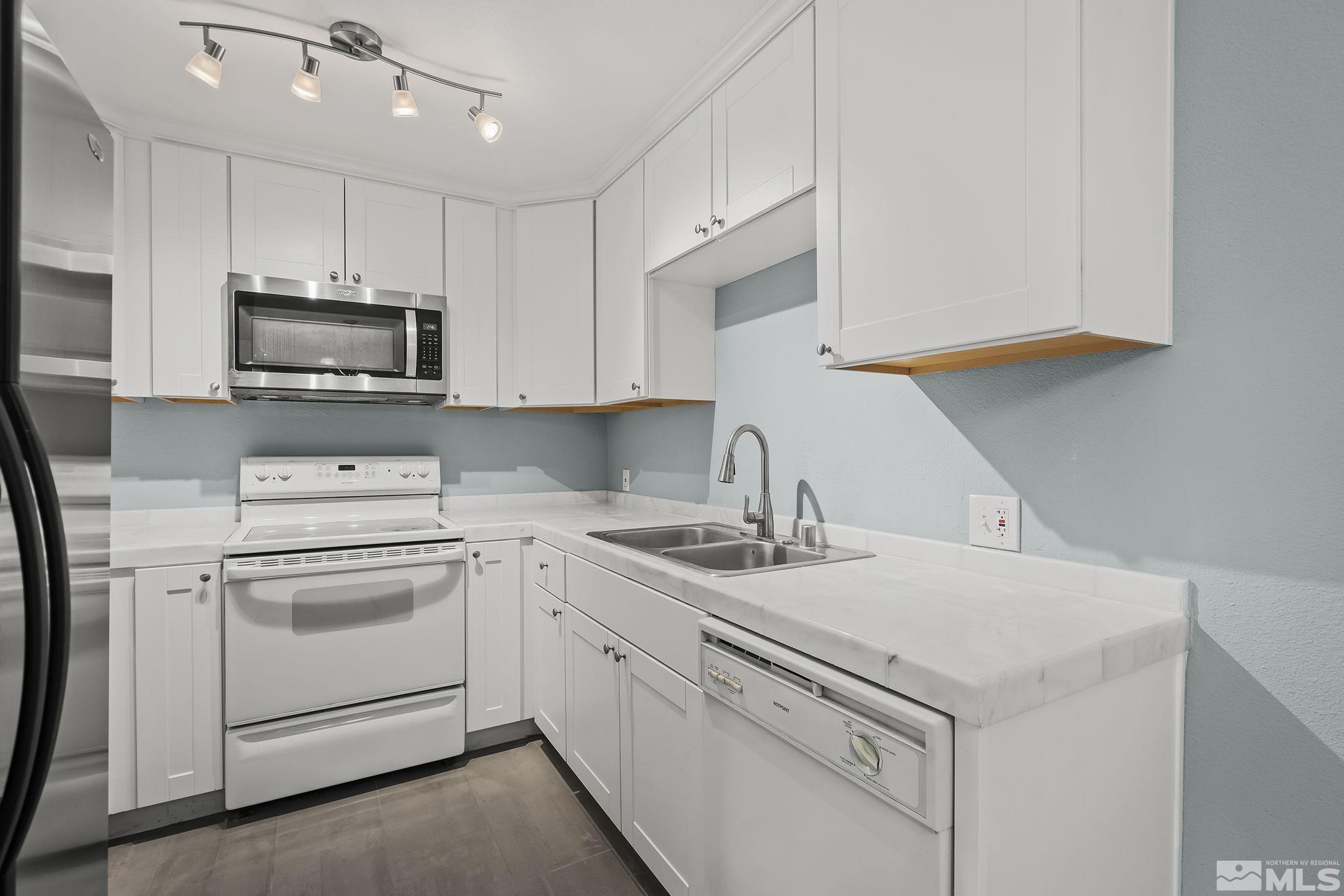 2095 Highview Court, Unit 9 Reno, NV 89512 - Photo 9 of 16 Photo 9