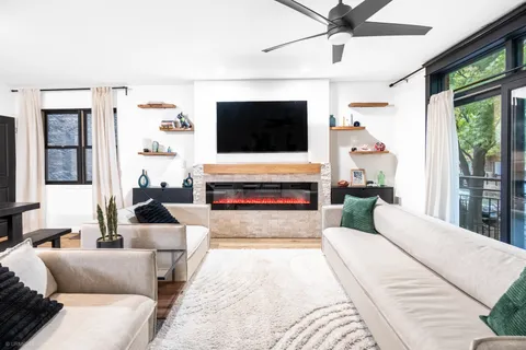 $674,900 | 1425 West Fillmore Street, Unit 1, Chicago, IL 60607