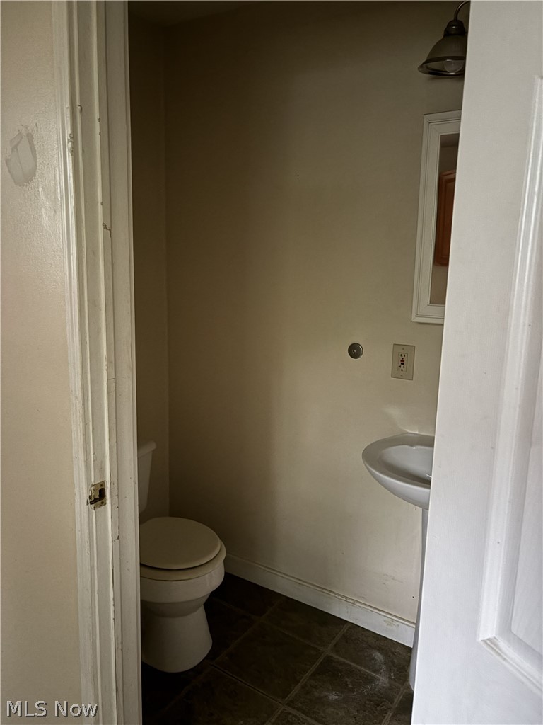 6241 West River Road South Elyria, OH 44035 - Photo 7 of 11 1st Floor half bath