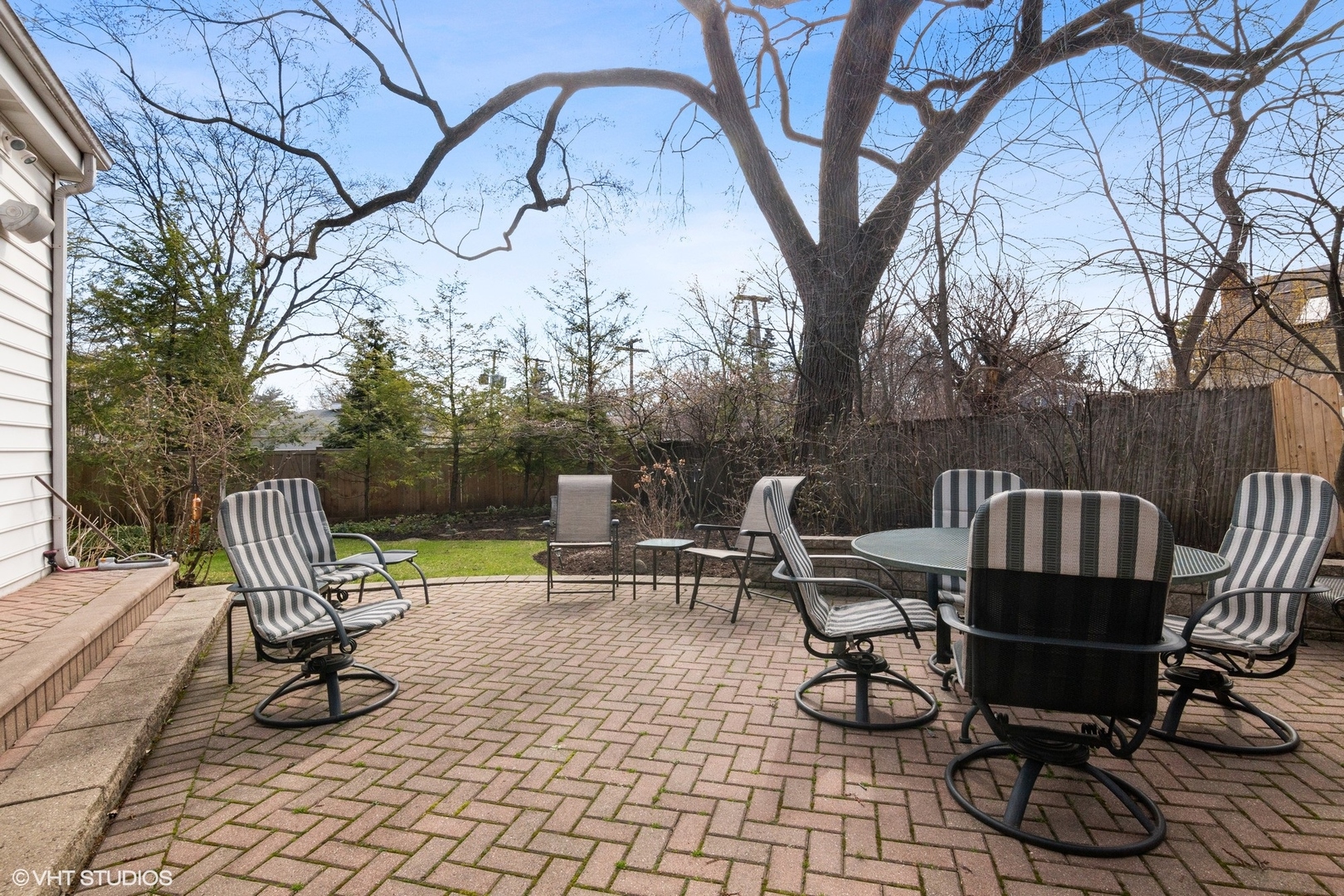 914 Cherokee Road Wilmette, IL 60091 - Photo 18 of 24 a view of a chairs and tables in the back yard of the house