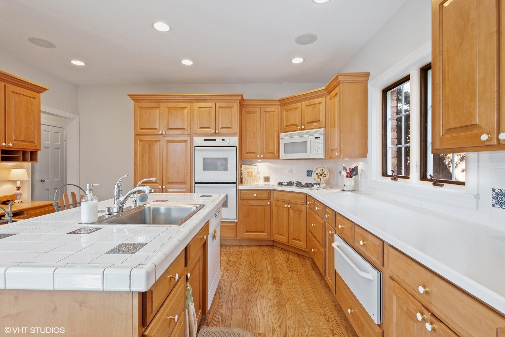 914 Cherokee Road Wilmette, IL 60091 - Photo 8 of 24 a kitchen with a sink stove and cabinets