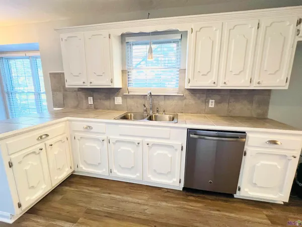 $2,300 | 30447 Parkview Drive, Denham Springs, LA 70726