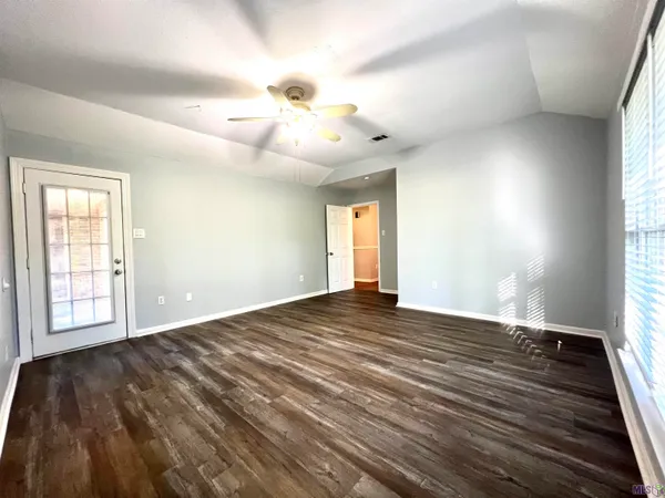 $2,300 | 30447 Parkview Drive, Denham Springs, LA 70726