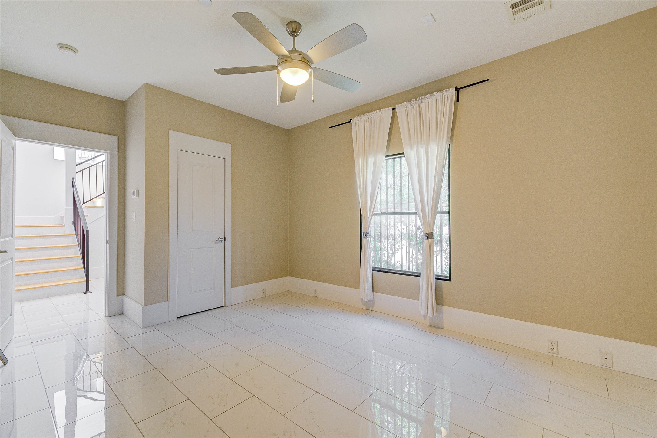 113 Tuam Street Houston, TX 77006 - Photo 8 of 20