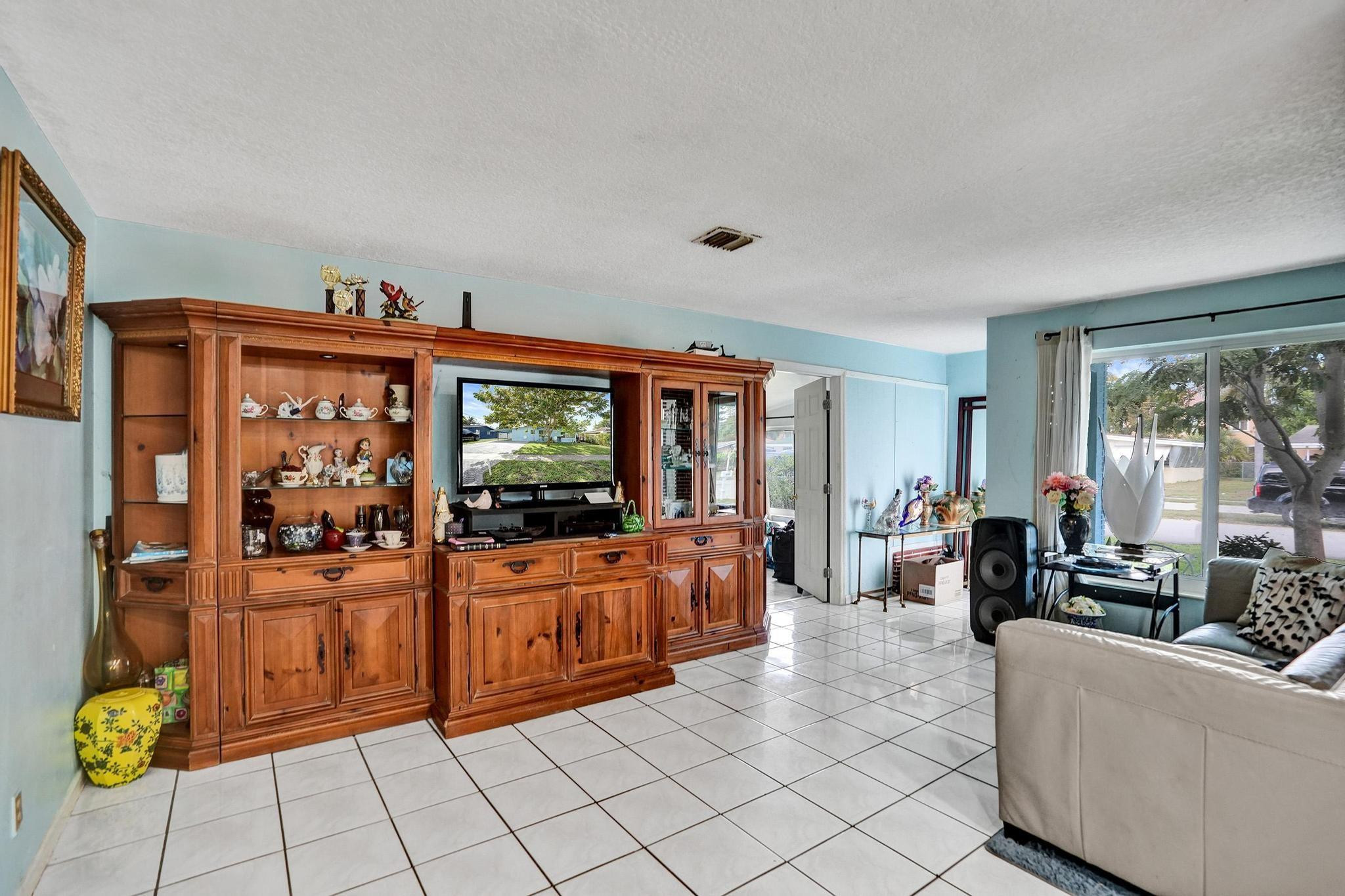5542 Southwest 6th Street Margate, FL 33068 - Photo 5 of 21 Photo 5
