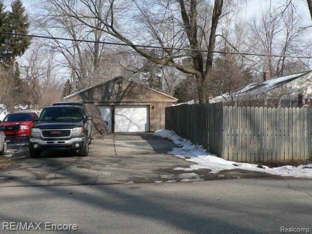 4765 Sashabaw Road Clarkston, MI 48346 - Photo 22 of 23 Xtra Wide Driveway