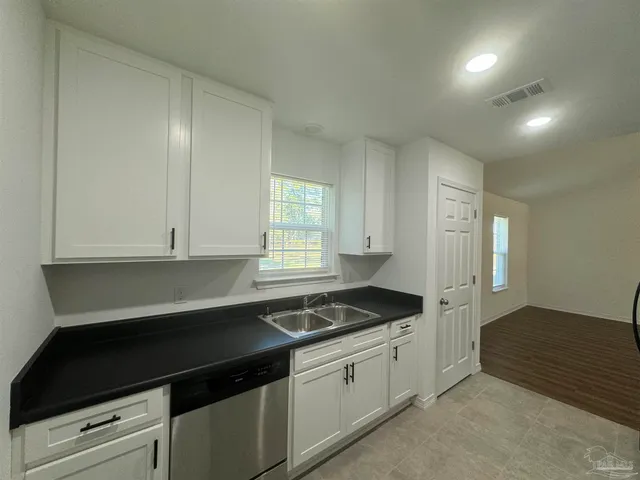 $1,750 | 5396 Spruce Street, Gulf Breeze, FL 32563