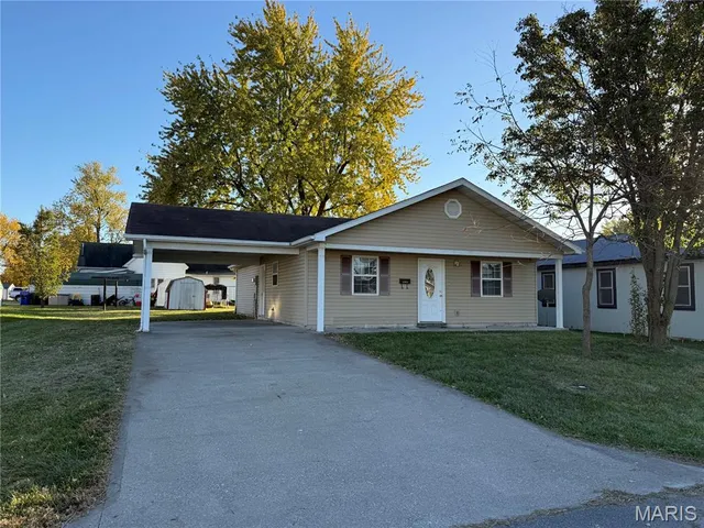 $179,900 | 1203 West Locust Street, Bowling Green, MO 63334
