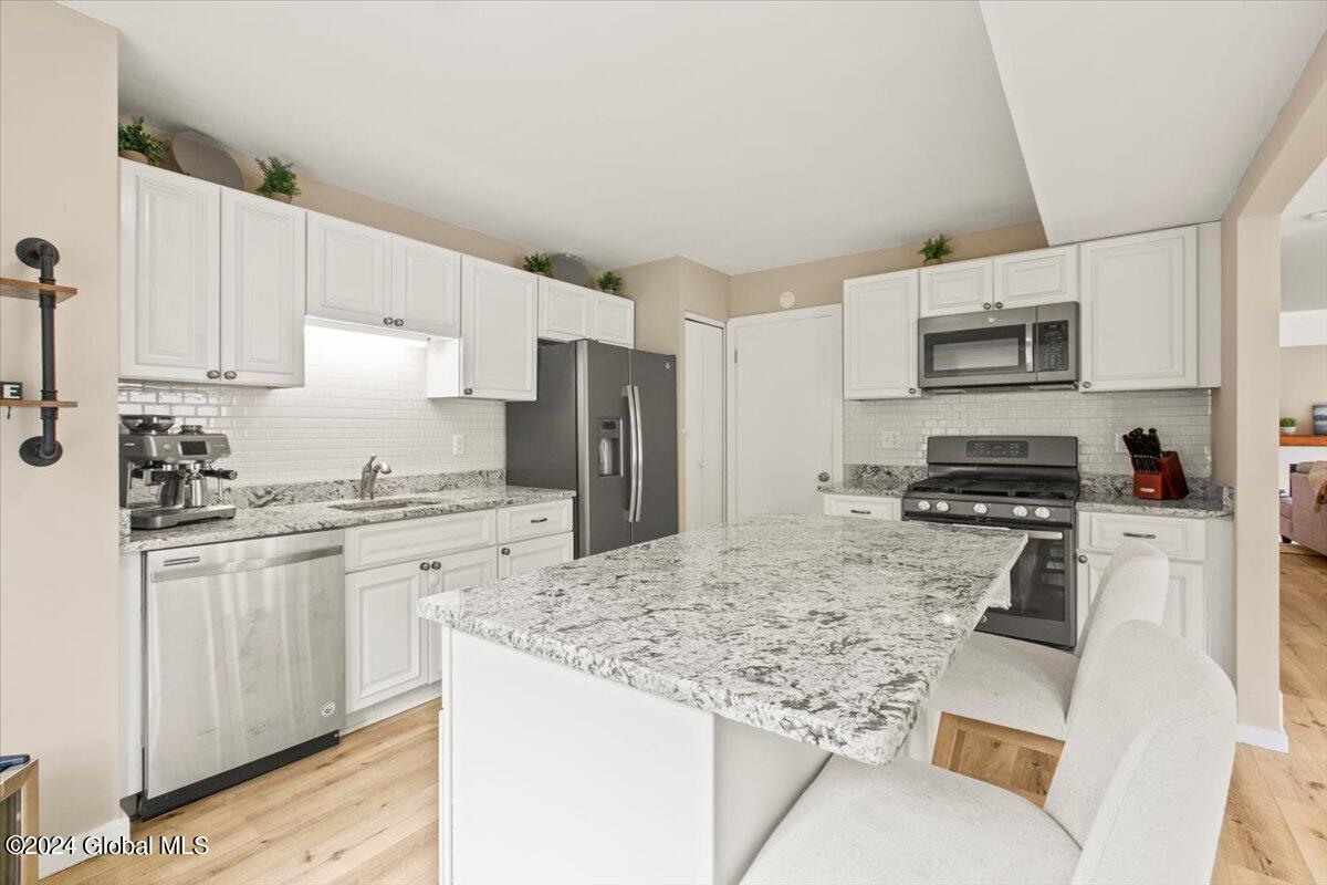 59 Snowberry Road Malta, NY 12020 - Photo 2 of 29 05-MW2_0149