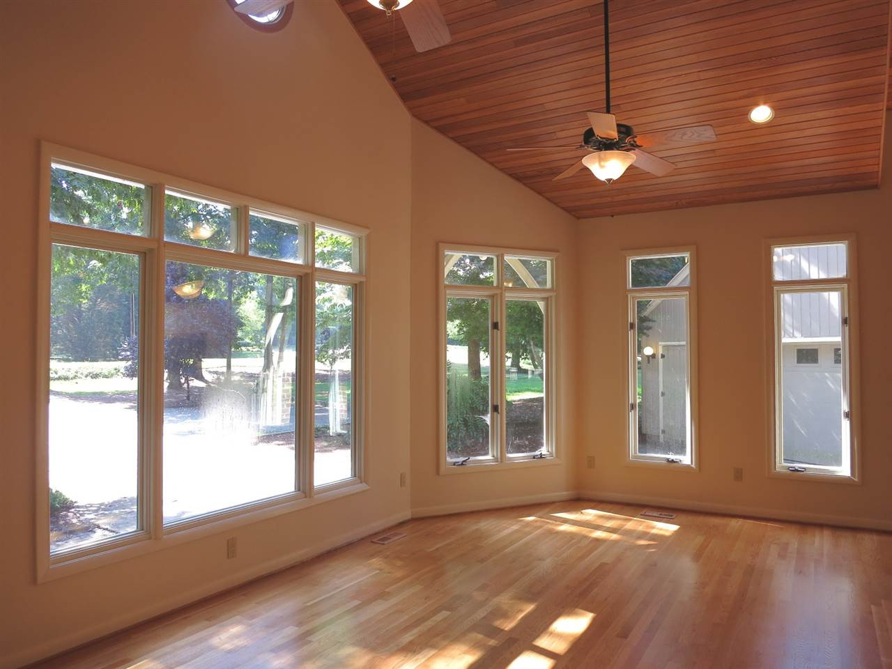 9209 Litchford Road Raleigh, NC 27615 - Photo 4 of 25 Living Room