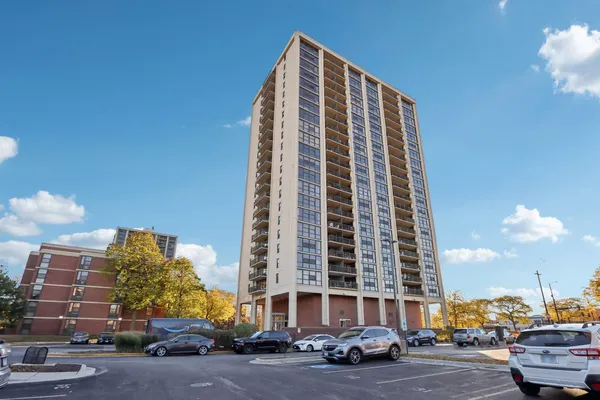 $150,000 | 2901 South Michigan Avenue, Unit 1909, Chicago, IL 60616