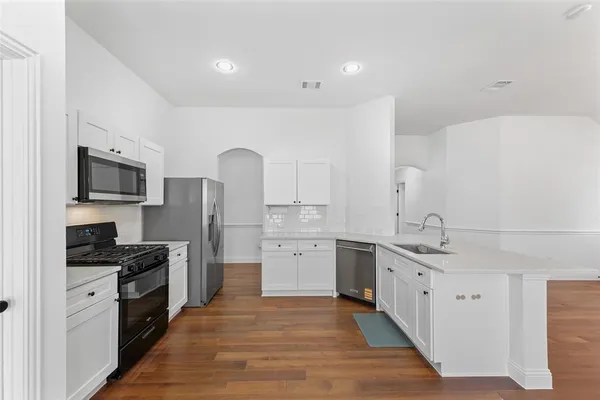 $379,000 | 1015 Fleetwood Cove Drive, Grand Prairie, TX 75052