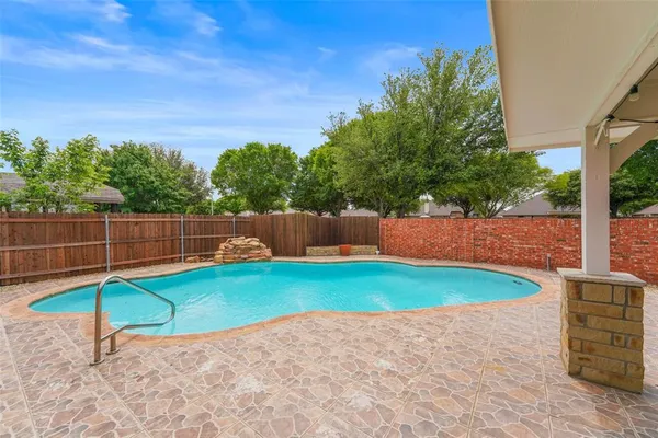 $379,000 | 1015 Fleetwood Cove Drive, Grand Prairie, TX 75052