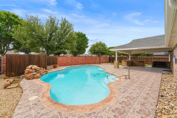 $379,000 | 1015 Fleetwood Cove Drive, Grand Prairie, TX 75052