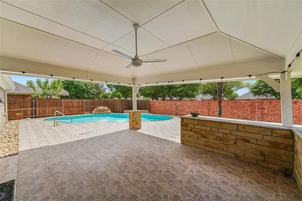 $379,000 | 1015 Fleetwood Cove Drive, Grand Prairie, TX 75052